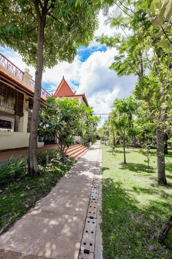 Savada Angkor Boutique Hotel Siem Reap Bagian luar foto